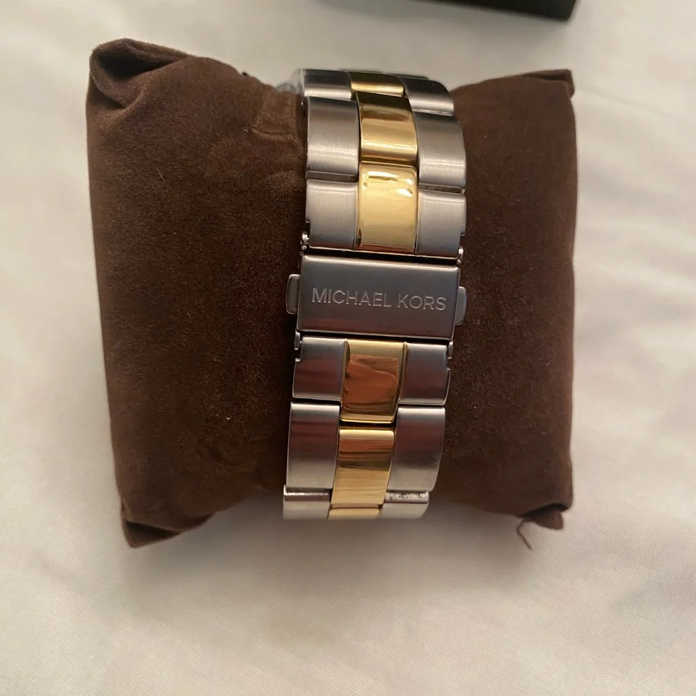 Michael Kors Watch - Picture 3 of 7